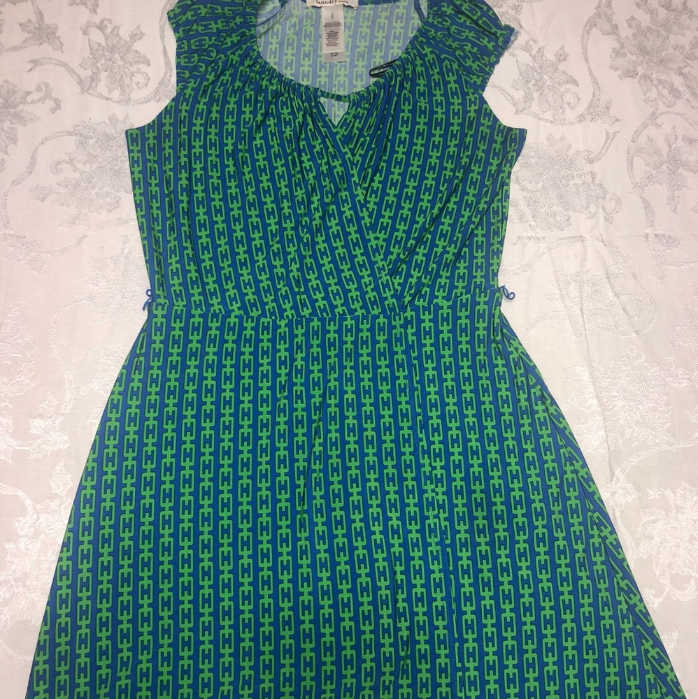 Short sleeve dress